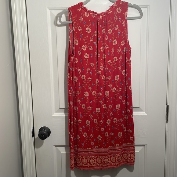 Xhiliration Medium Mid-Length Sleeveless Red Floral Patterned Dress - Picture 3 of 5
